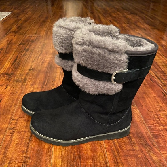 ❤️UGG Black Australia Skylir Suede Boots❤️ - Picture 2 of 8